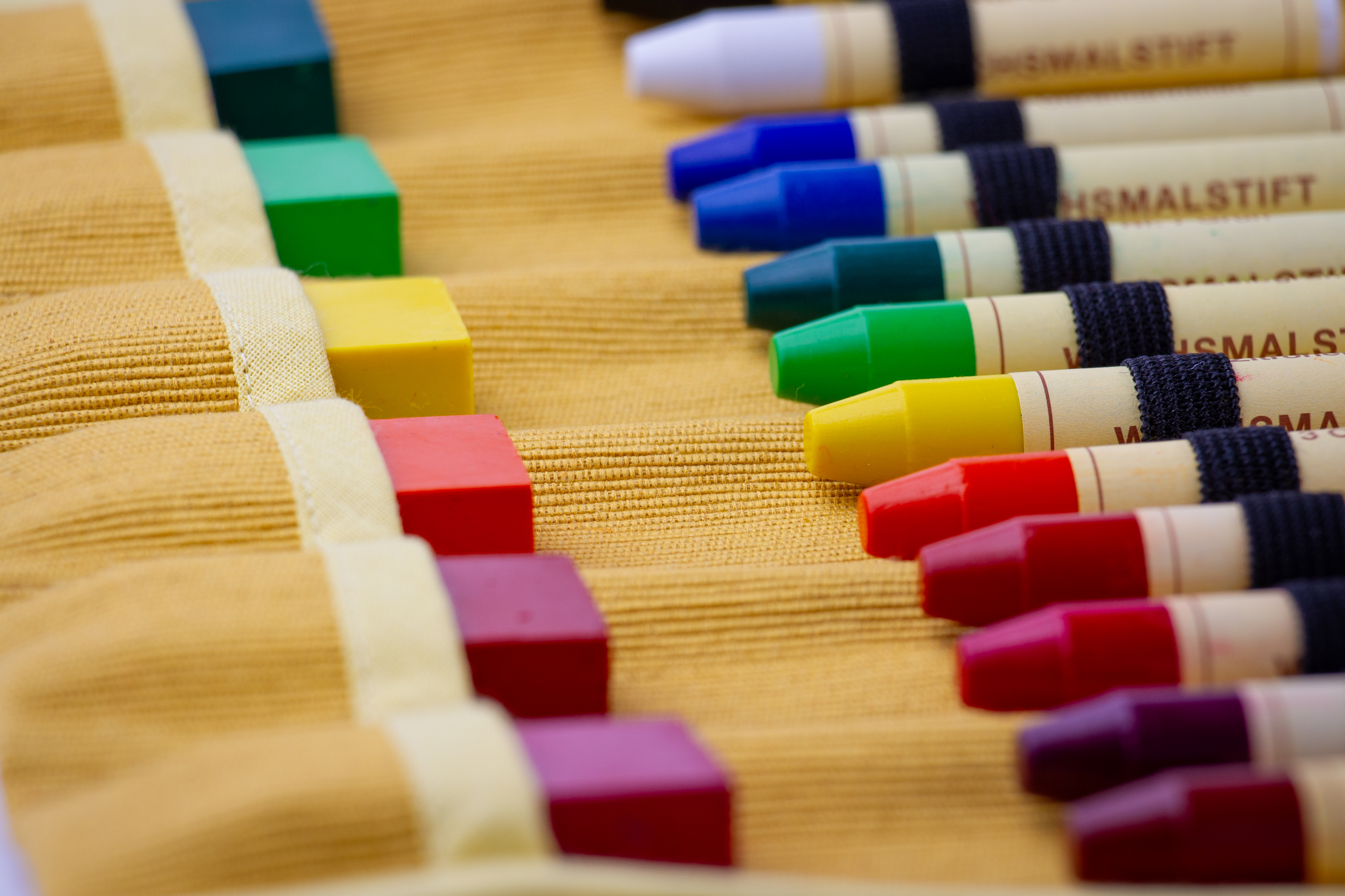 M:\Faktura-Onlineshop\FOTOS SHOP SEDULUS\Mäppchen 2025\12gelb gefüllt.jpg