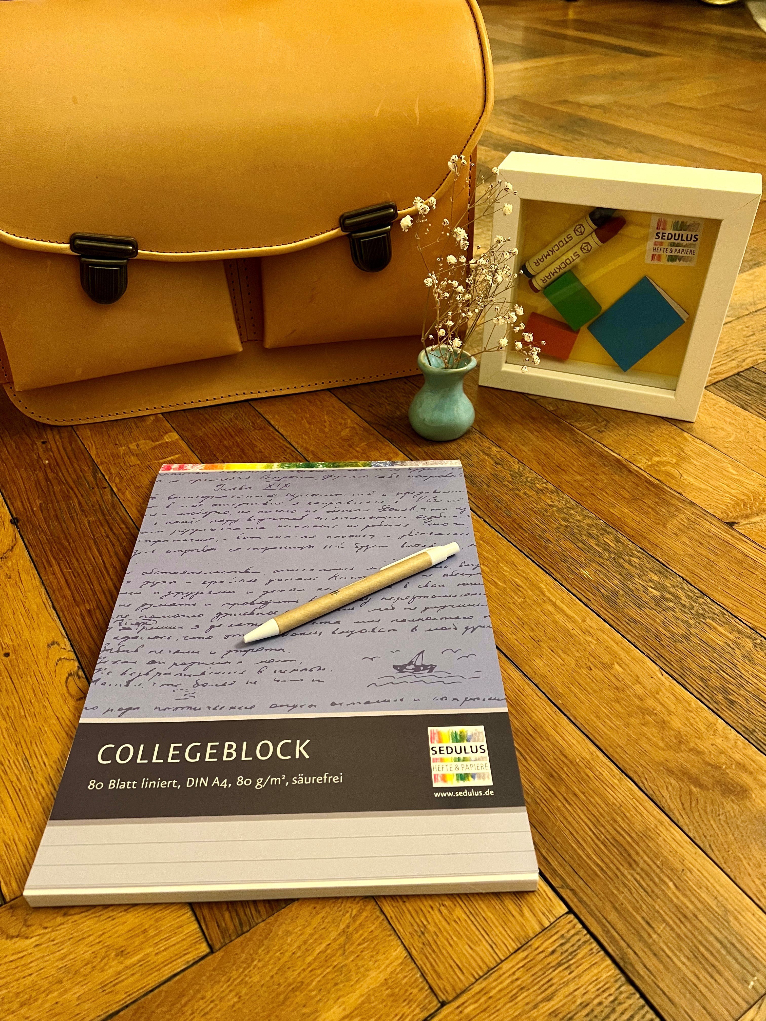 M:\Faktura-Onlineshop\FOTOS SHOP SEDULUS\Collegeblöcke\Modelfoto liniert.jpg